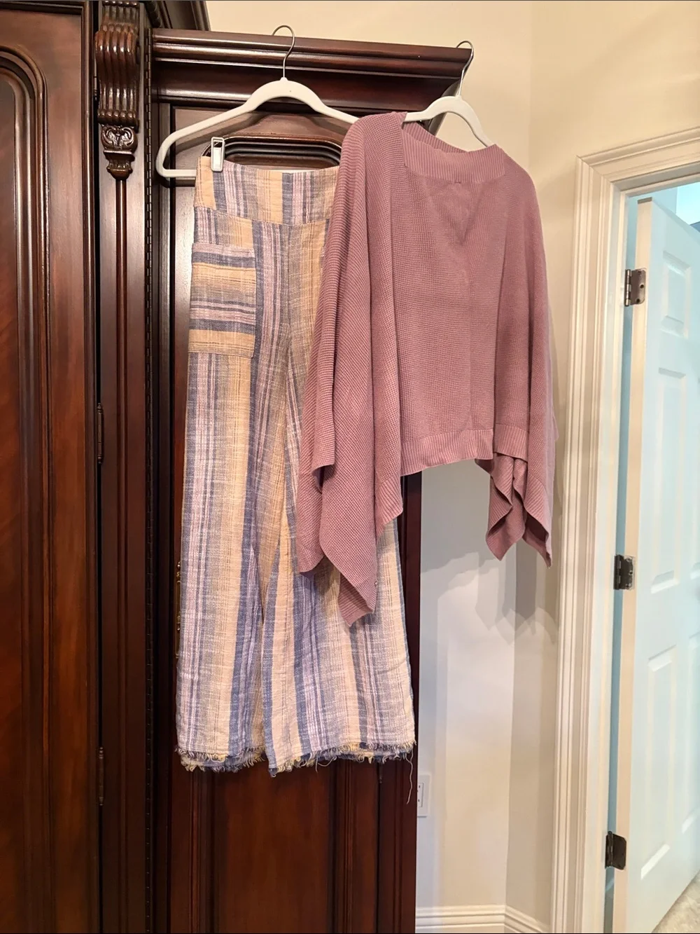 Lulu lemon Mauve Knit Poncho with Free People Striped Linen Blend Pants Set